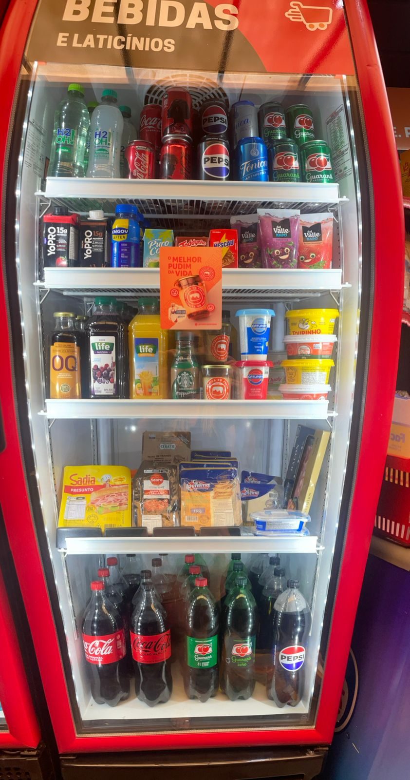 Unidade Facile instalada — geladeiras de bebidas abastecidas